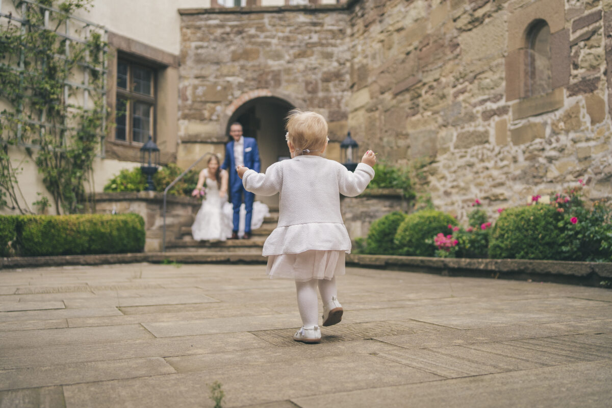 Entrada do Pajem na Igreja Com Look: o Guia Completo para Encantar no Momento Mais Emocionante do Casamento