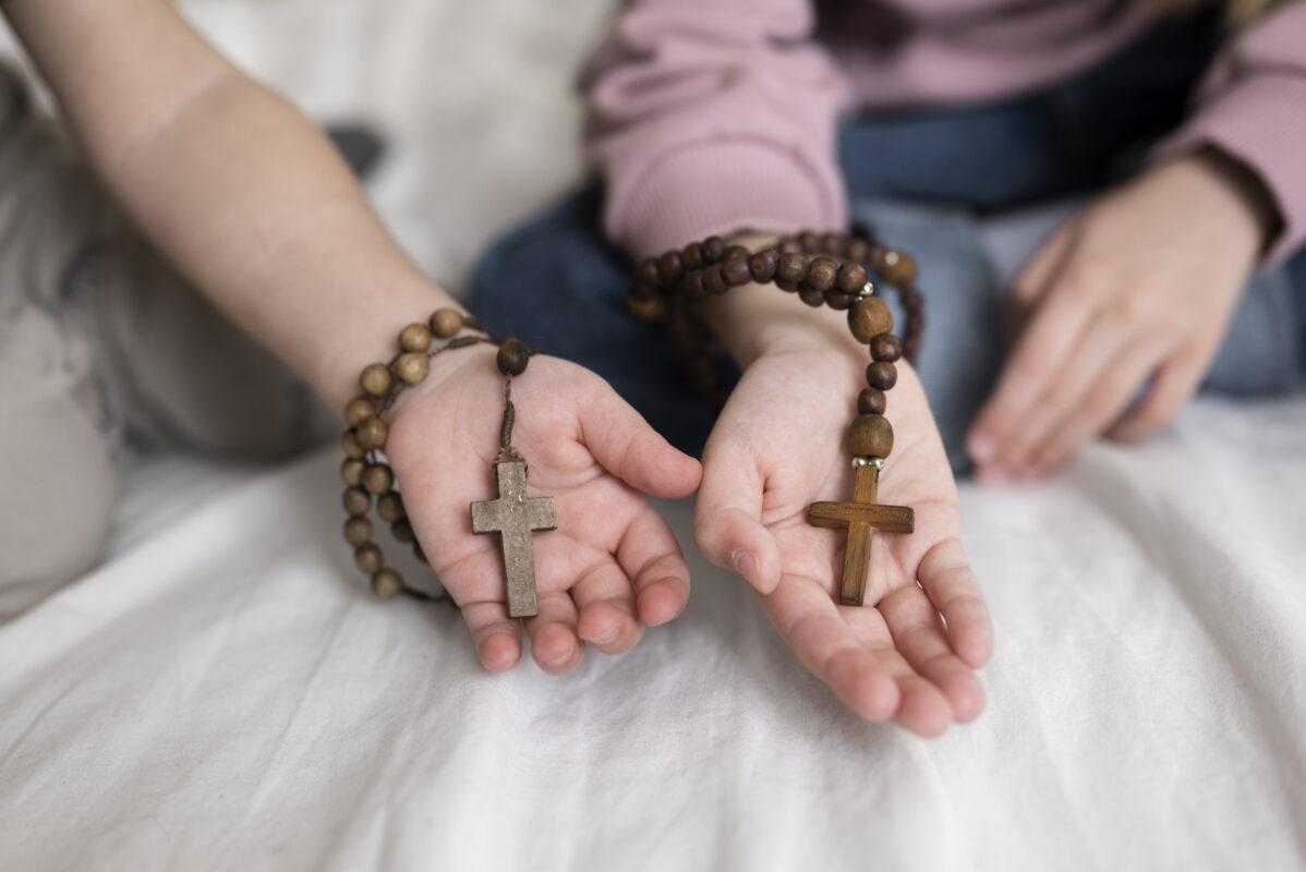 Terço no Batizado Infantil: O Significado, a Tradição e Como Escolher o Ideal para Esse Momento Único