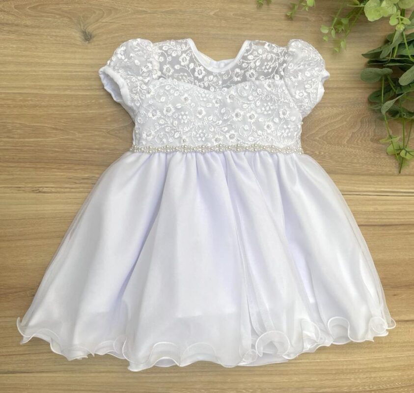 Vestido Infantil Branco para Batizado Bianca com Detalhes em Renda e Pérolas com Bordado, Manga Princesa e Saia com Voal.