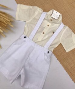Conjunto Premium Festas Batizado Casamento Verão infantil menino Bata Cambraia Off White e Jardineira bermuda Linho Branco