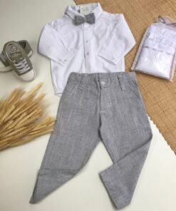 Conjunto Batizado Bebê Casamento infantil menino com Body Calça em Flamê Cinza Textura de Linho e Gravata Cinza