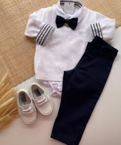 Conjunto Infantil Menino com Body Calça de Sarja Azul Marinho Suéter Branco e Gravata Azul Marinho