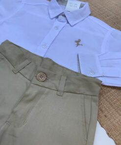 Alternative view of Conjunto Infantil Menino Calça Sarja Skinny Areia Camisa Branco detalhe Bege