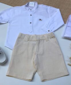 Conjunto Infantil Menino Verão Bermuda em Flamê Textura de Linho Amarelo Bata Manga Longa Gola Padre