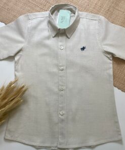 Camisa Infantil Menino Manga Curta em Linho Bege com Detalhe Bordado em Azul Marinho