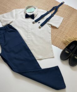Conjunto Infantil Menino Calça Azul Marinho Camisa Linho Bege Manga Curta Suspensório Gravata Borboleta Azul Marinho