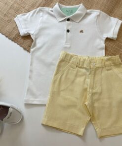 Conjunto Infantil Menino Verão Bermuda em Tecido Flamê Textura Linho Amarelo Camisa Polo Branco Luxo Festas