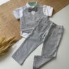 Conjunto Infantil Menino com Camisa em Cambraia Manga Curta Calça Colete e Gravata Cinza em Tecido Flamê Batizado Casamento