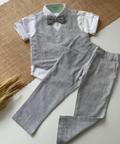 Conjunto Infantil Menino com Camisa em Cambraia Manga Curta Calça Colete e Gravata Cinza em Tecido Flamê Batizado Casamento