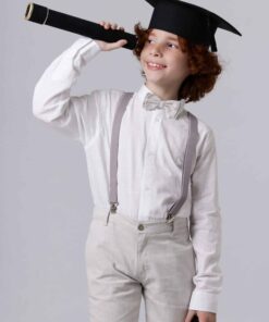 Conjunto Formatura Infantil Menino Camisa Manga Longa Bermuda em Linho Bege Suspensório Cinza e Gravata Bege