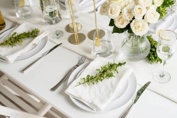 Guia para um Banquete Simples e Encantador: O Que Servir em um Casamento Descomplicado