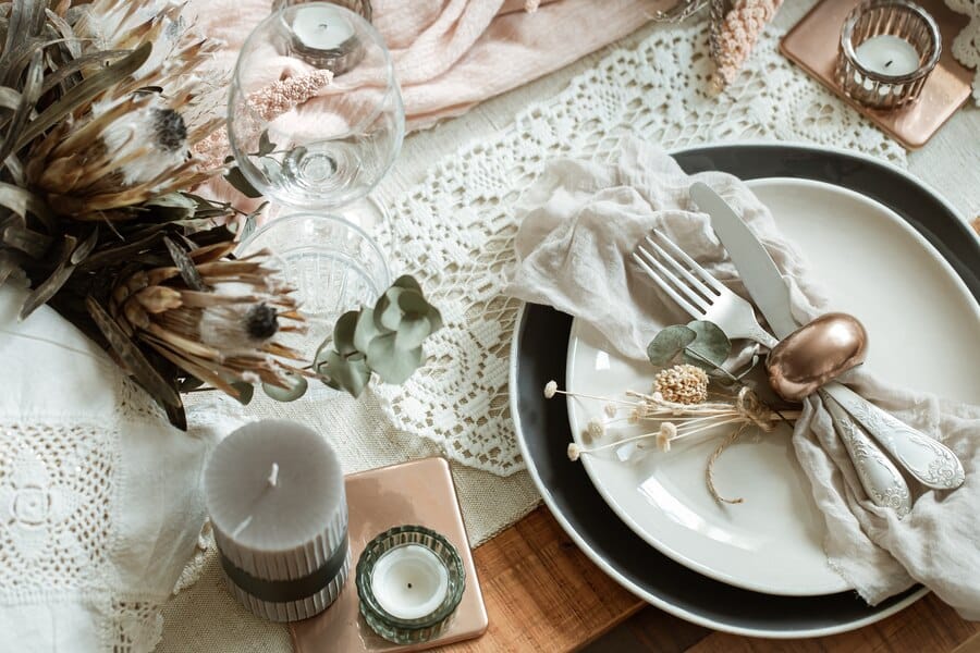Guia para um Banquete Simples e Encantador: O Que Servir em um Casamento Descomplicado