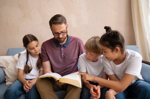 O Pequeno Guardião da União: Qual é o Nome da Criança que Entra com a Bíblia no Casamento?