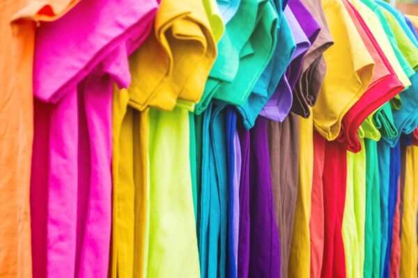 Desvendando o Dress Code da Festa Diurna: Dicas de Moda para Brilhar Sob o Sol