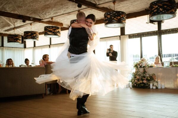 Descubra o Estilo de Casamento Perfeito para Você: Um Guia para os Noivos de Primeira Viagem