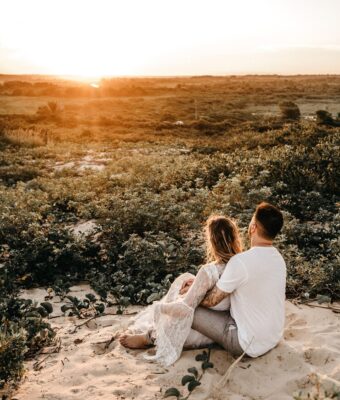 Escolhendo o Dia Perfeito para o Casamento Civil: Um Guia para Casais Conscientes