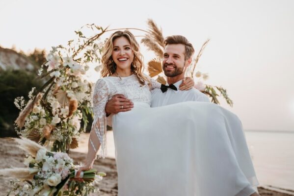 Pode ir de calça jeans em casamento de dia? Veja se é uma boa ideia!