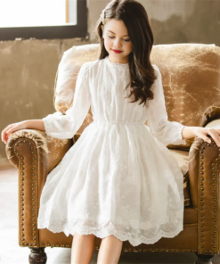 Vestido de Batizado Lívia Elegante em Voil e Flores Bordadas em Manga Longa de Princesa Branco Festa Daminha Menina Premium Luxo