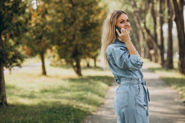 Jeans no Casamento? Por que Não? Desmistificando o Look Denim para Eventos Especiais