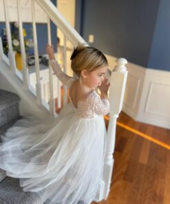 Vestido Infantil Gabriela Manga Longa Branco em Renda Chantilly e Tule Elegante Menina 1ª Comunhão Festa Daminha Batizado Premium Luxo