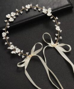 Alternative view of Arranjo Infantil Faixa de Cabelo Branco Perolado com Dourado Flor Grinalda Penteado Daminha Batizado