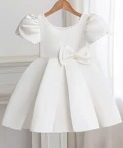 Vestido Infantil Nina Branco em Cetim com Pérolas e Manga Princesa Festa Daminha Menina Batizado Premium Luxo