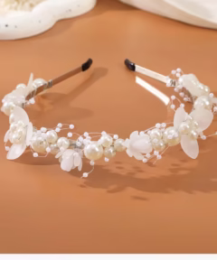 Arquinho Infantil de Cabelo com Strass e Pérolas Flor Grinalda Penteado Daminha Batizado