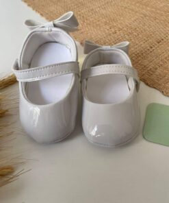 Sapatilha Bebê Bia Feminino Branco em Verniz com Laço de Coração Batizado Menina do 13 ao 17