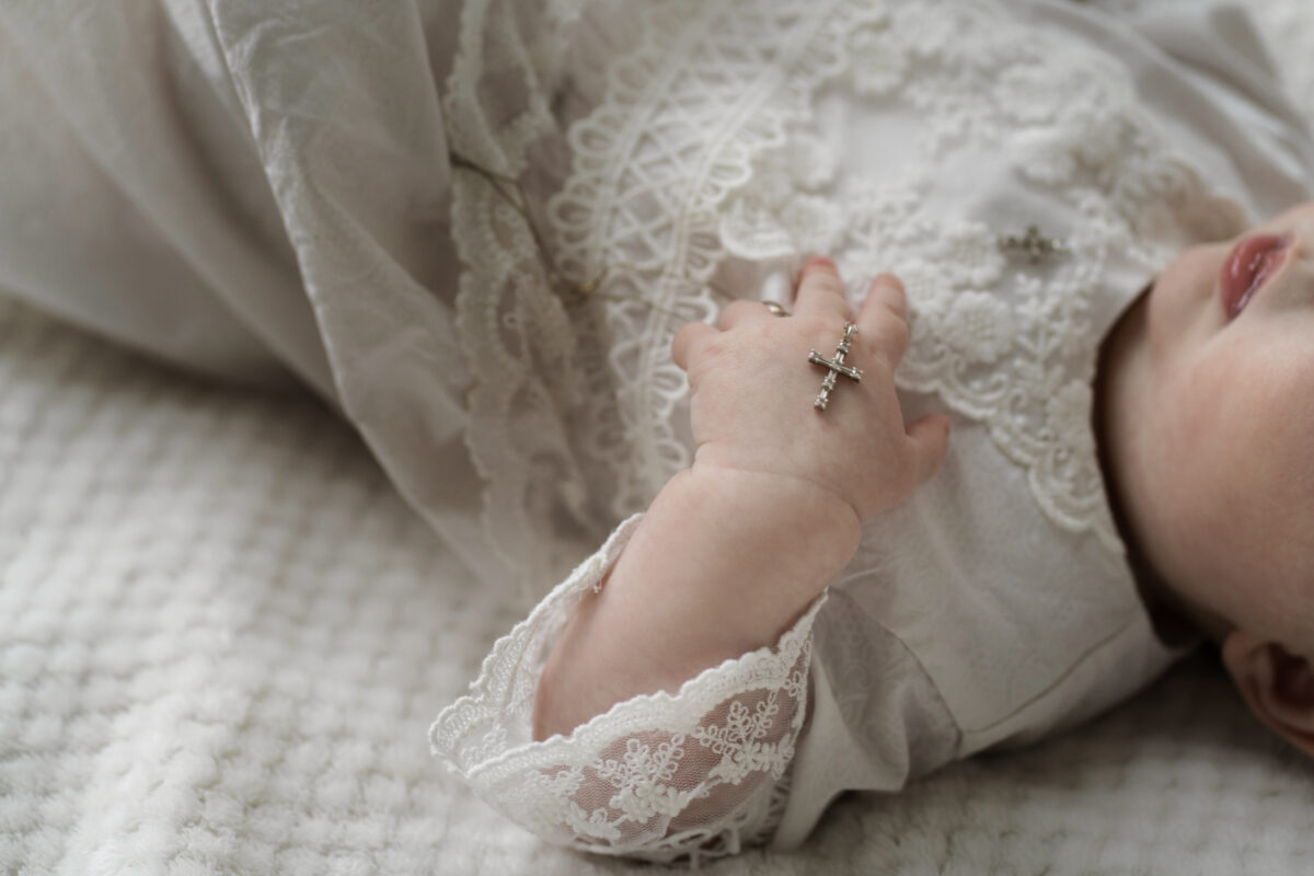 Terço no Batizado Infantil: O Significado, a Tradição e Como Escolher o Ideal para Esse Momento Único